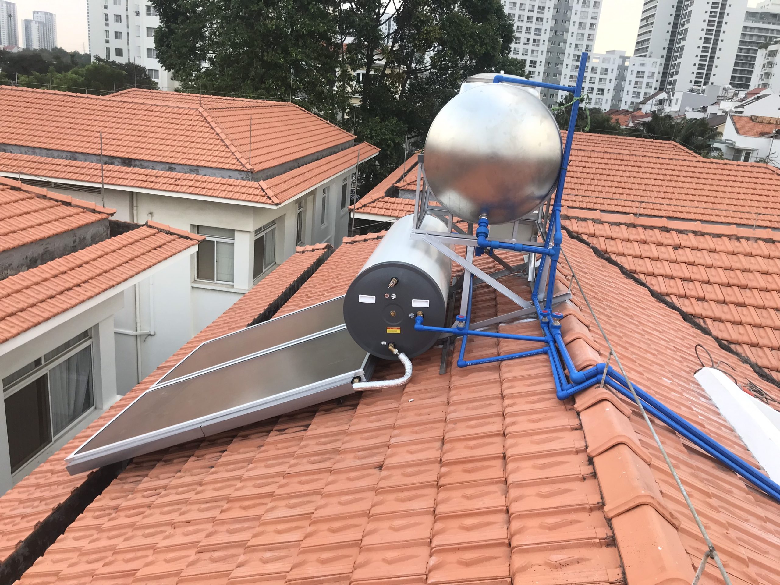 Thắc mắc thường gặp khi sử dụng máy năng lượng mặt trời tấm phẳng