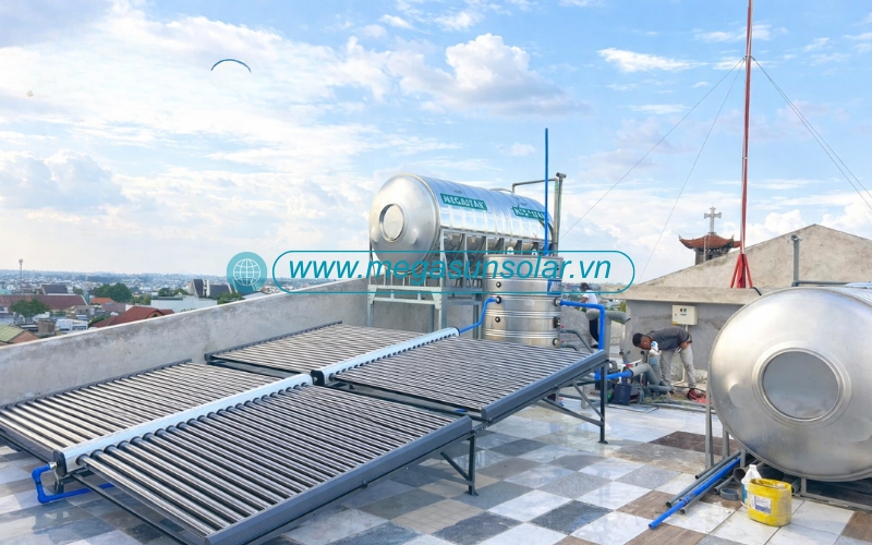 Hệ thống nước nóng năng lượng mặt trời Megasun 1000L cho khách sạn mini