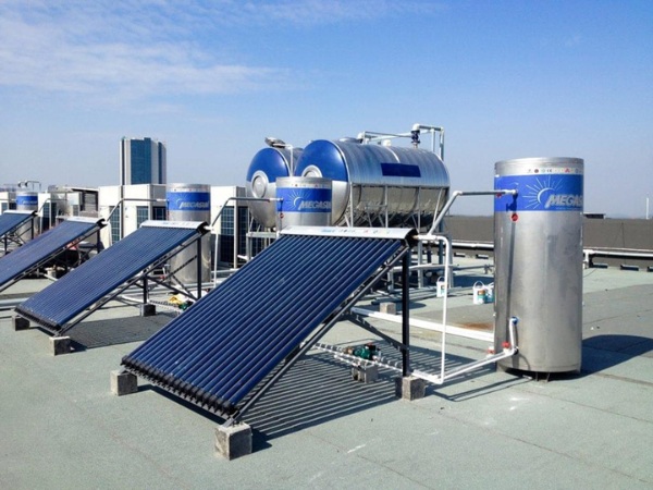 Hệ thống nước nóng Heat Pump kết hợp năng lượng mặt trời